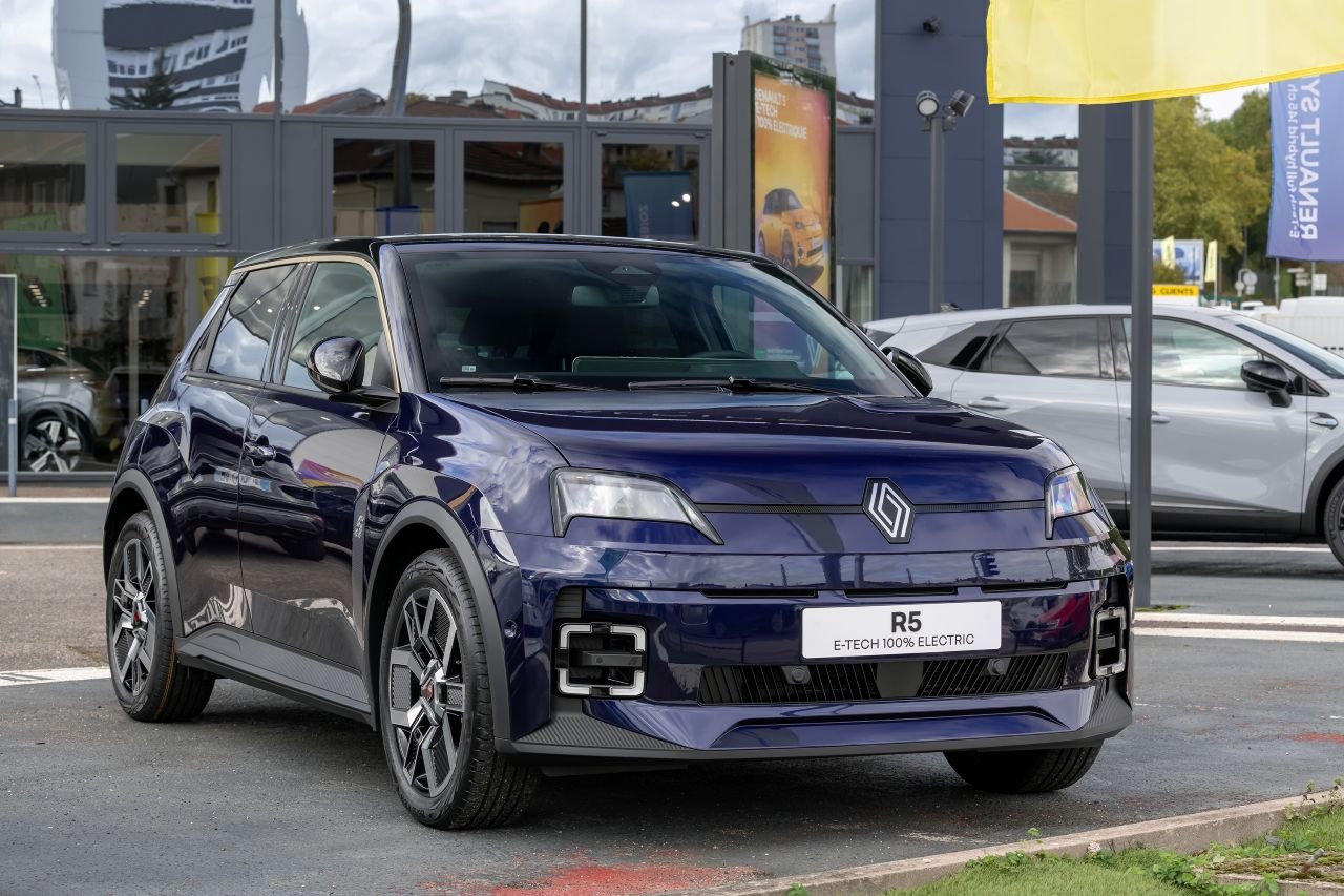 La model Q concurrencerait notamment la Renault5 E-Tech - © Alexandre Prevot / Shutterstock 