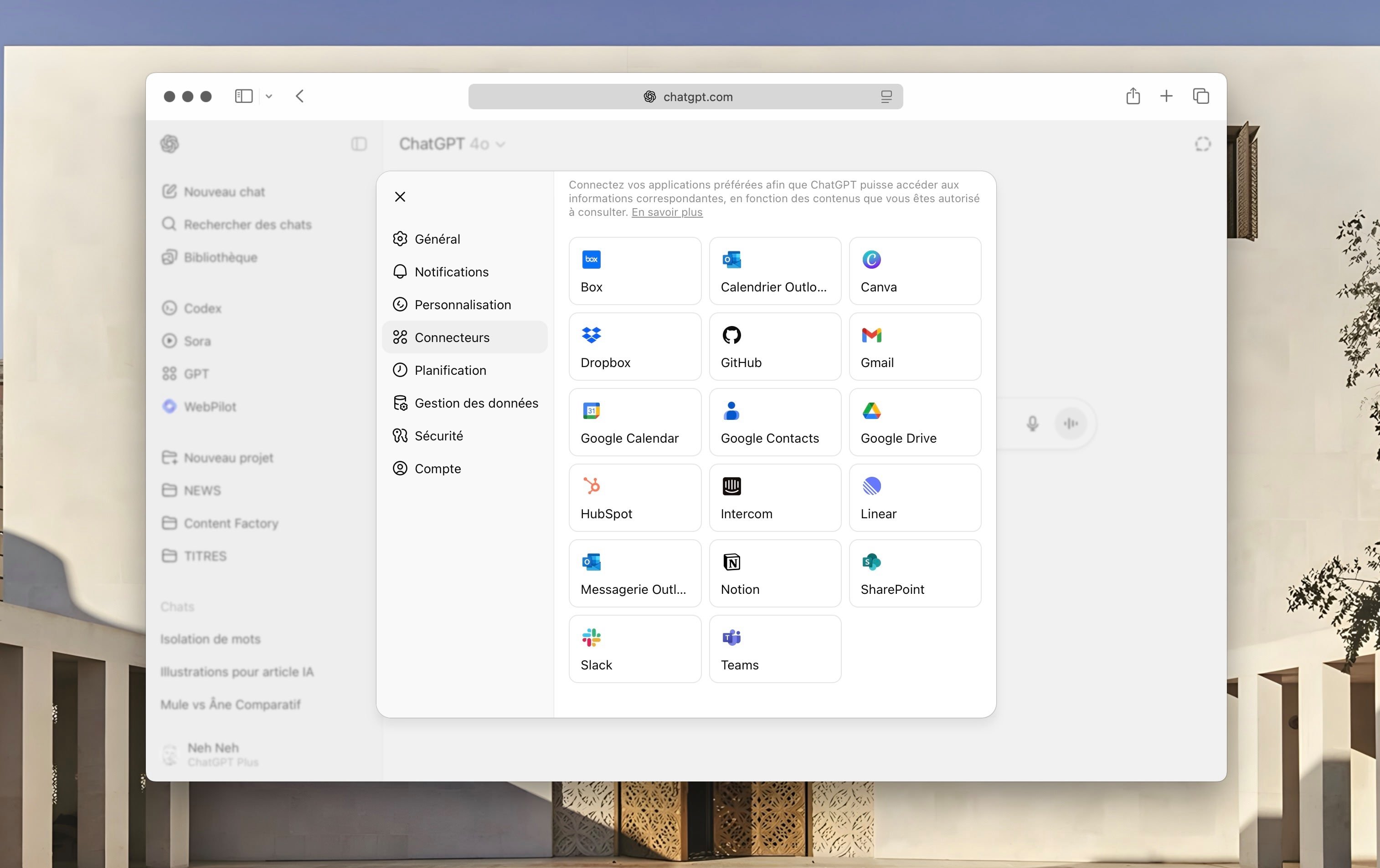 Un document d'apparence inoffensive (récupéré via un des nombreux services connectables à ChatGPT, par exemple)  peut contenir des instructions cachées, prêtes à être exécutées par un agent IA. © Naïm BADA pour Clubic