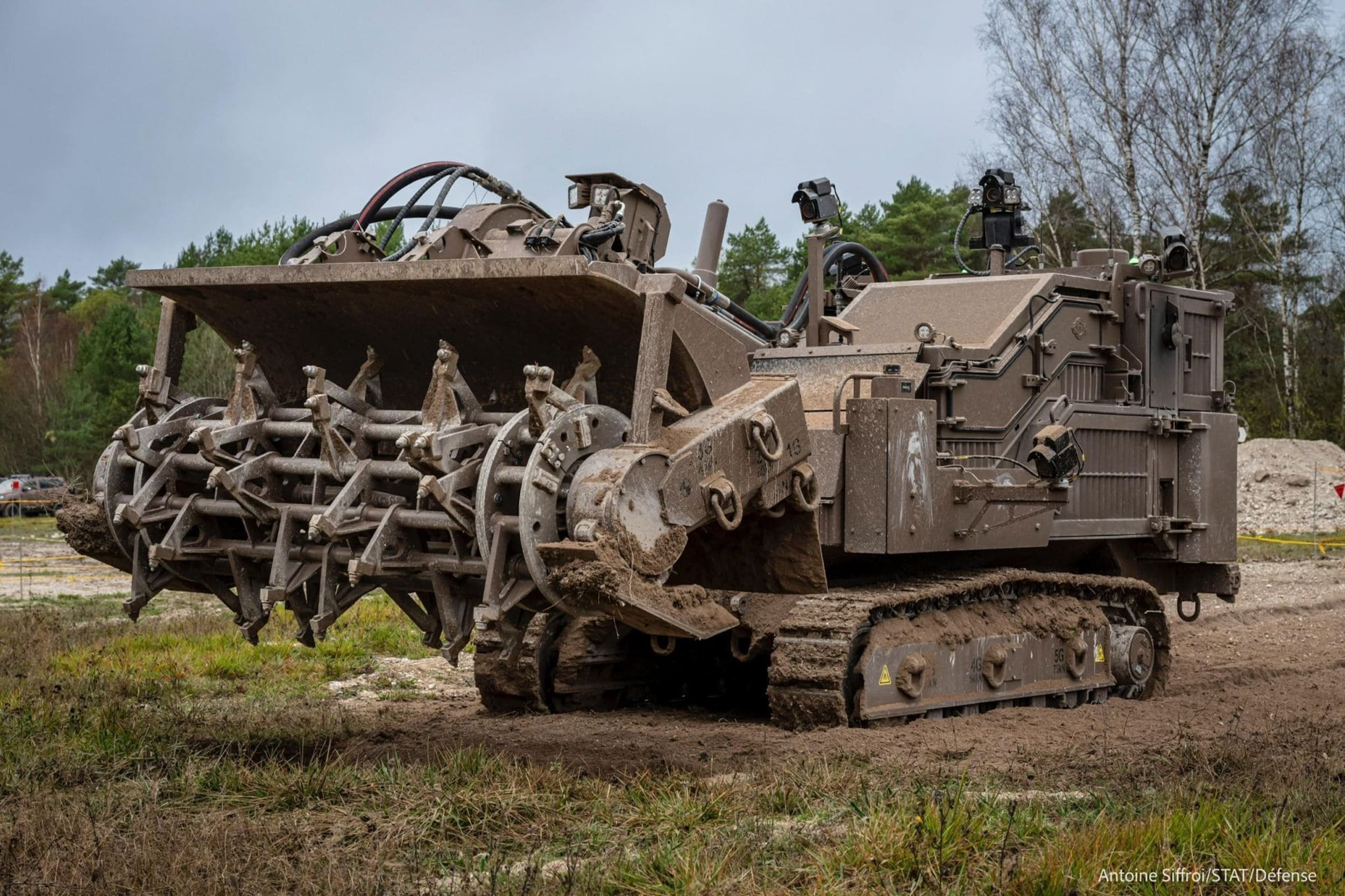 Le Système de dépollution de zone (SDZ) est un robot militaire qui compte pour l'armée de Terre française. © Antoine Siffroi / STAT / Défense