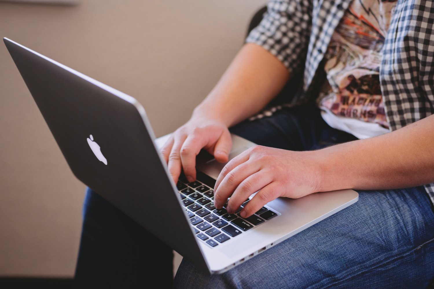 Apple promet une plus grande confidentialité sur macOS. ©Denys Poliakov / Shutterstock