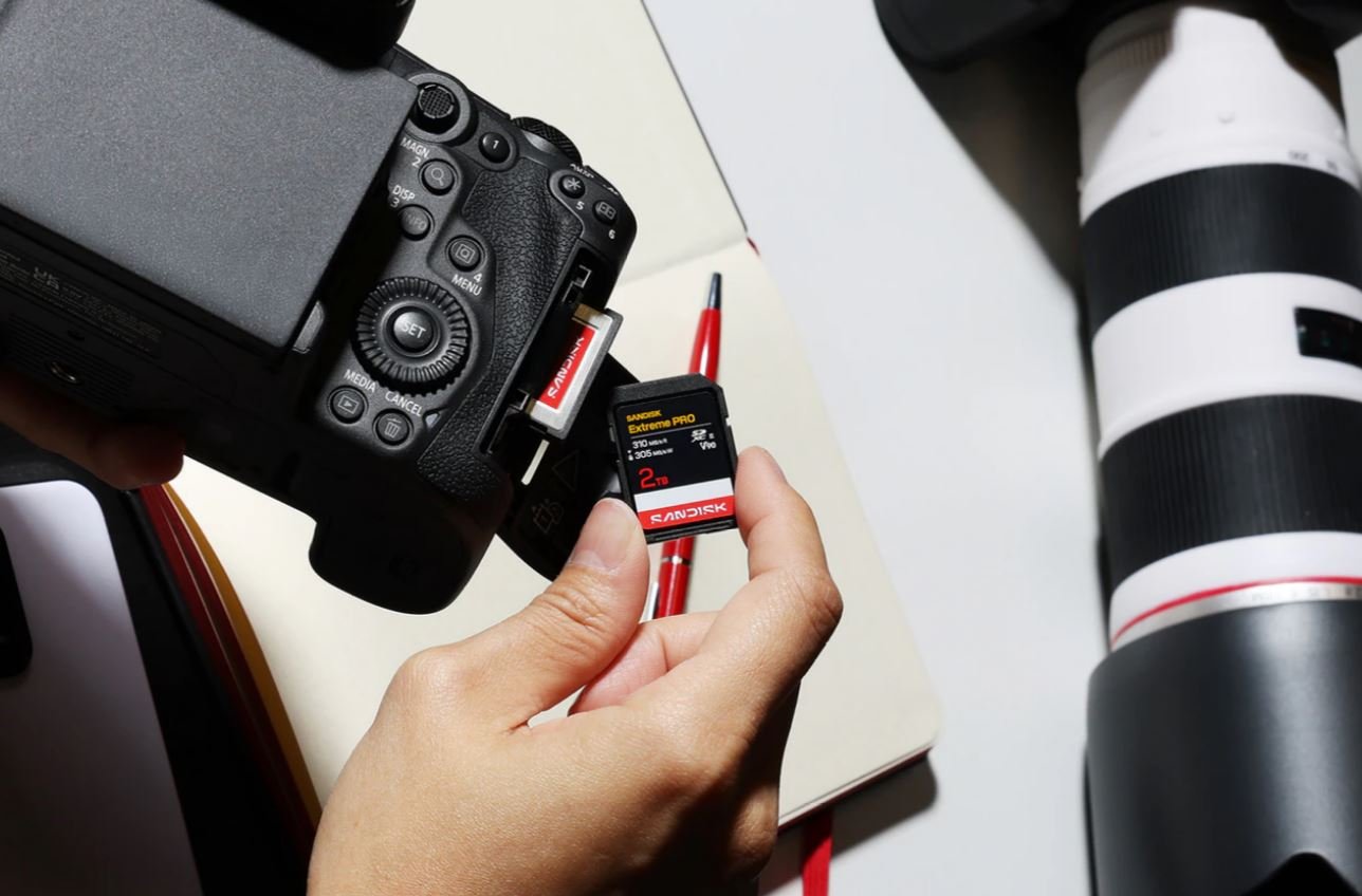 SanDisk lance sa nouvelle carte SD 2 To Extreme Pro UHS-II. ©Sandisk