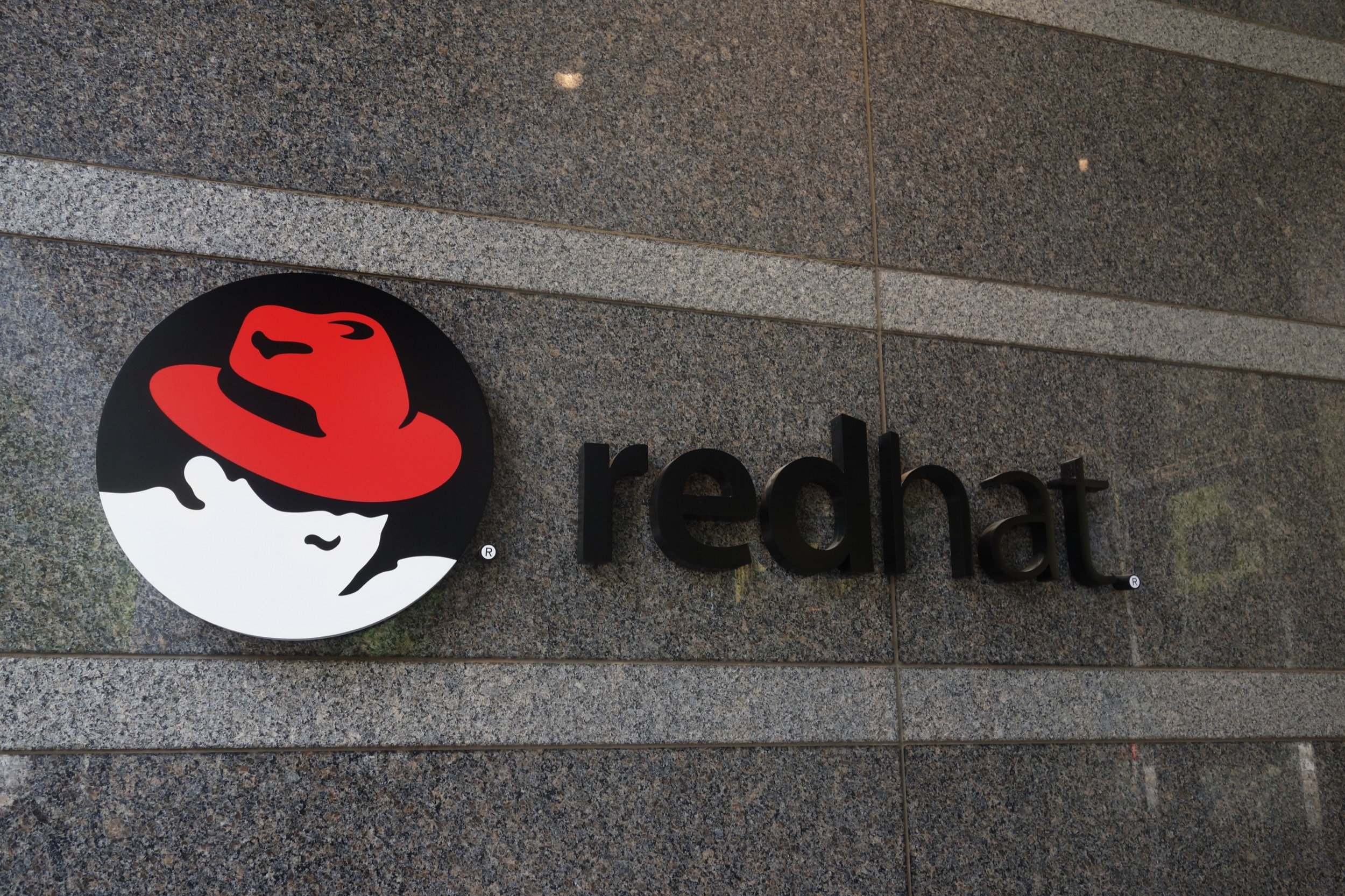 Piratage de Red Hat : la situation empire alors qu’un méga-collectif de hackers s’invite dans les négos. © zimmytws / Shutterstock