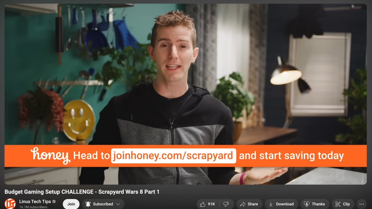 Certains grands noms de YouTube, comme Linus Tech Tips, auraient déjà mis fin à leur collaboration avec Honey en raison de ces pratiques contestables. © MegaLag