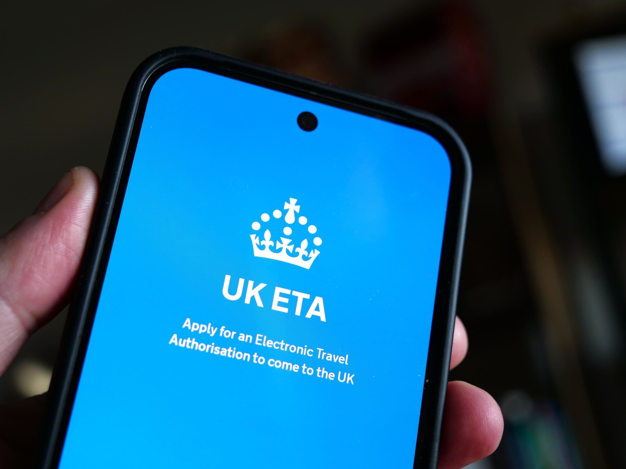 Ici, l'application UK ETA, qu'il faudra utiliser pour obtenir une autorisation électronique d'entrée sur le territoire britannique, est en train de s'ouvrir © Alexandre Boero / Clubic