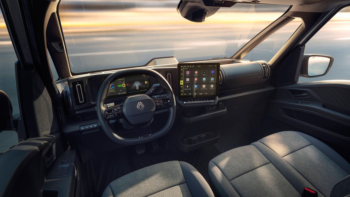 À bord, un écran de 10 pouces avec les infos principales comme la vitesse et l'énergie restante, et une dalle centrale de 12" clairement orienté vers le conducteur. ©Renault