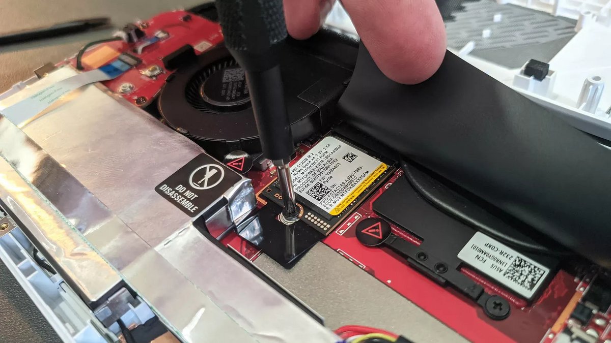 Changement du SSD sur une ROG Ally « 1 » © ASUS