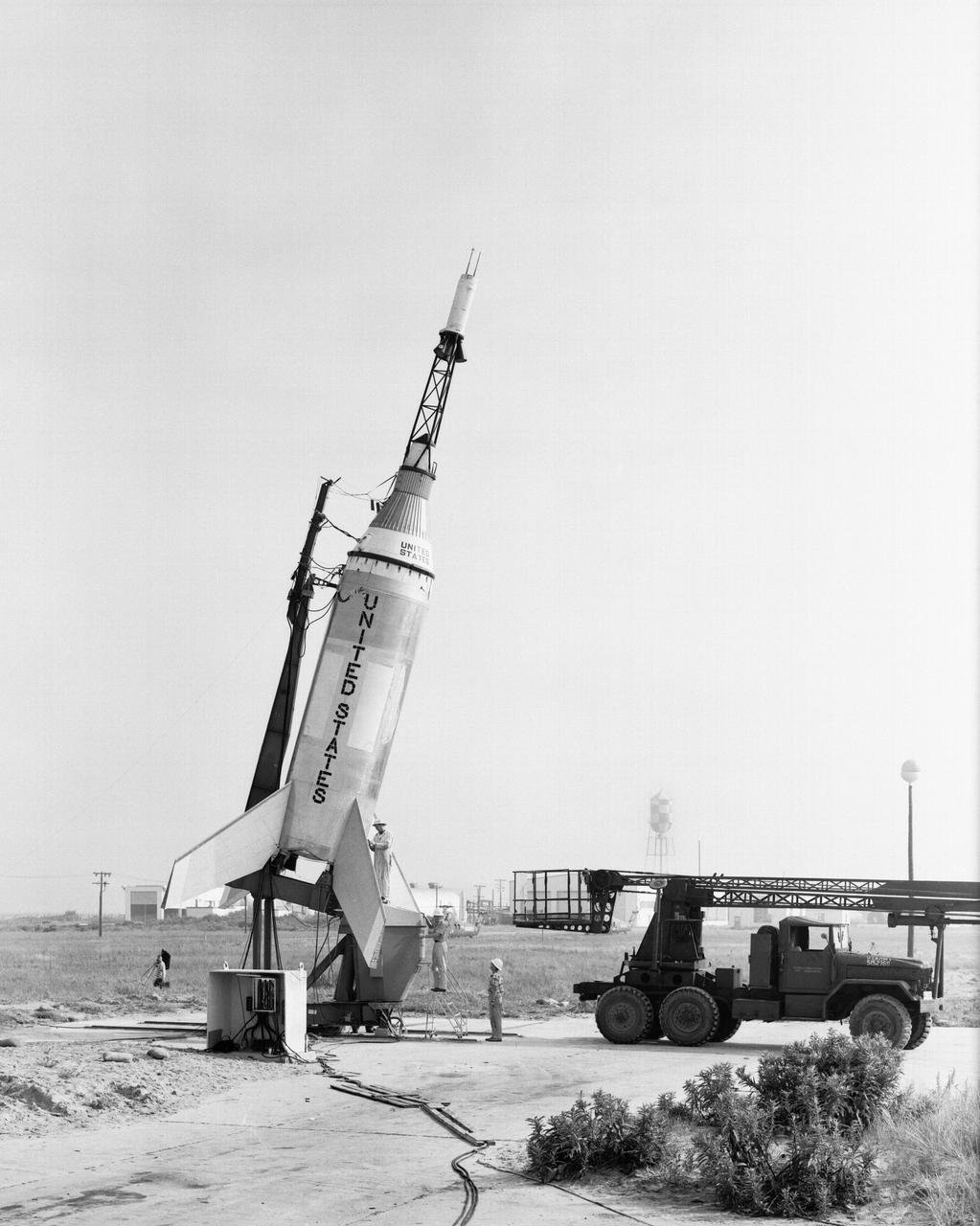 Essais de capsule Mercury et de sons système d'évacuation d'urgence, à Wallops. Crédits NASA