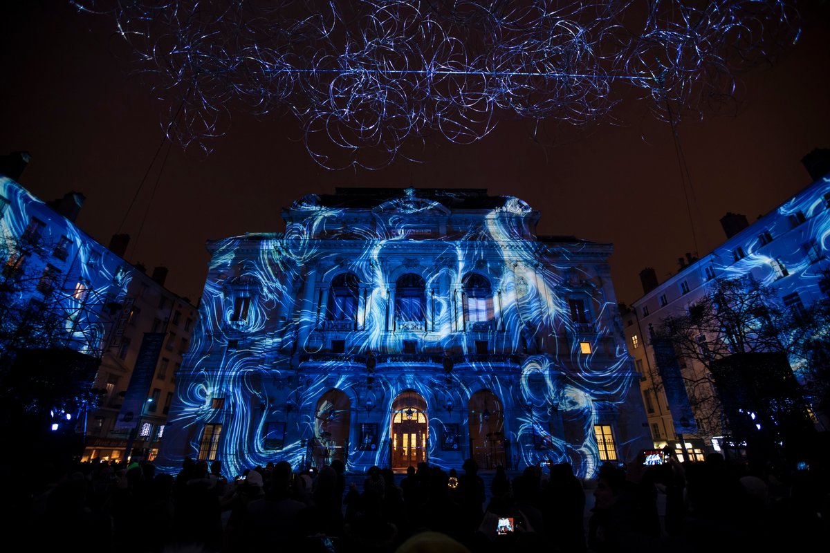 Plusieurs élus dénoncent une opération publicitaire déguisée en mécénat culturel. © Shutterstock