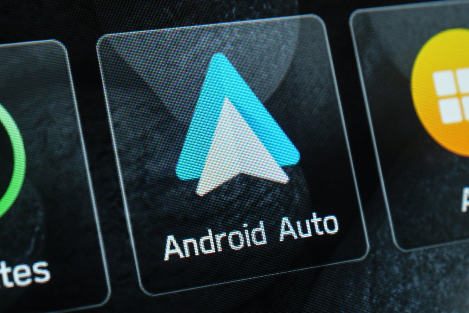 Android Auto, un véritable couteau-suisse pour les conducteurs. ©Topuria Design / Shutterstock