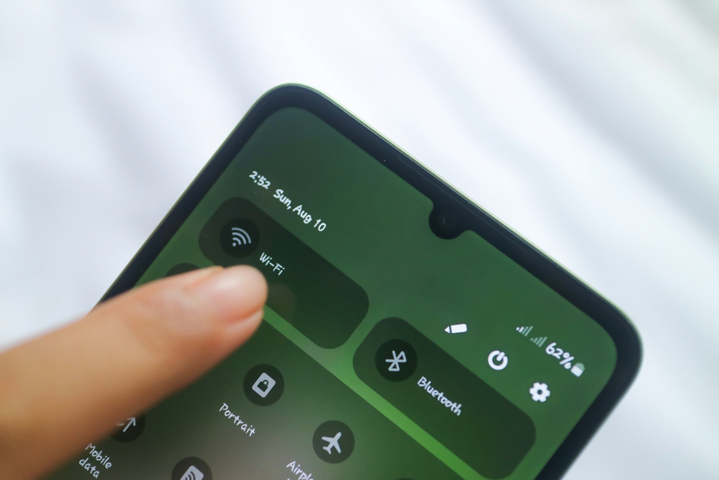 Désactiver le Wi-Fi ne règle pas le probllème, qui relève essentiellement d'hygiène numérique et de bonnes pratiques, il ne fait que l'éviter. © eRHa Lens / Shutterstock