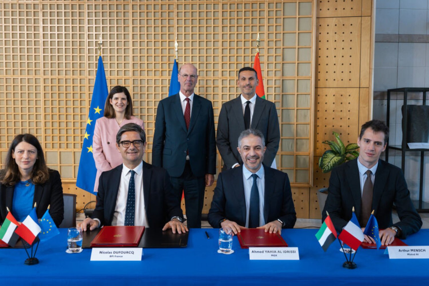 Des membres du gouvernement accompagnés des dirigeants de Bpifrance, MGX et Mistral AI. ©Bpifrance