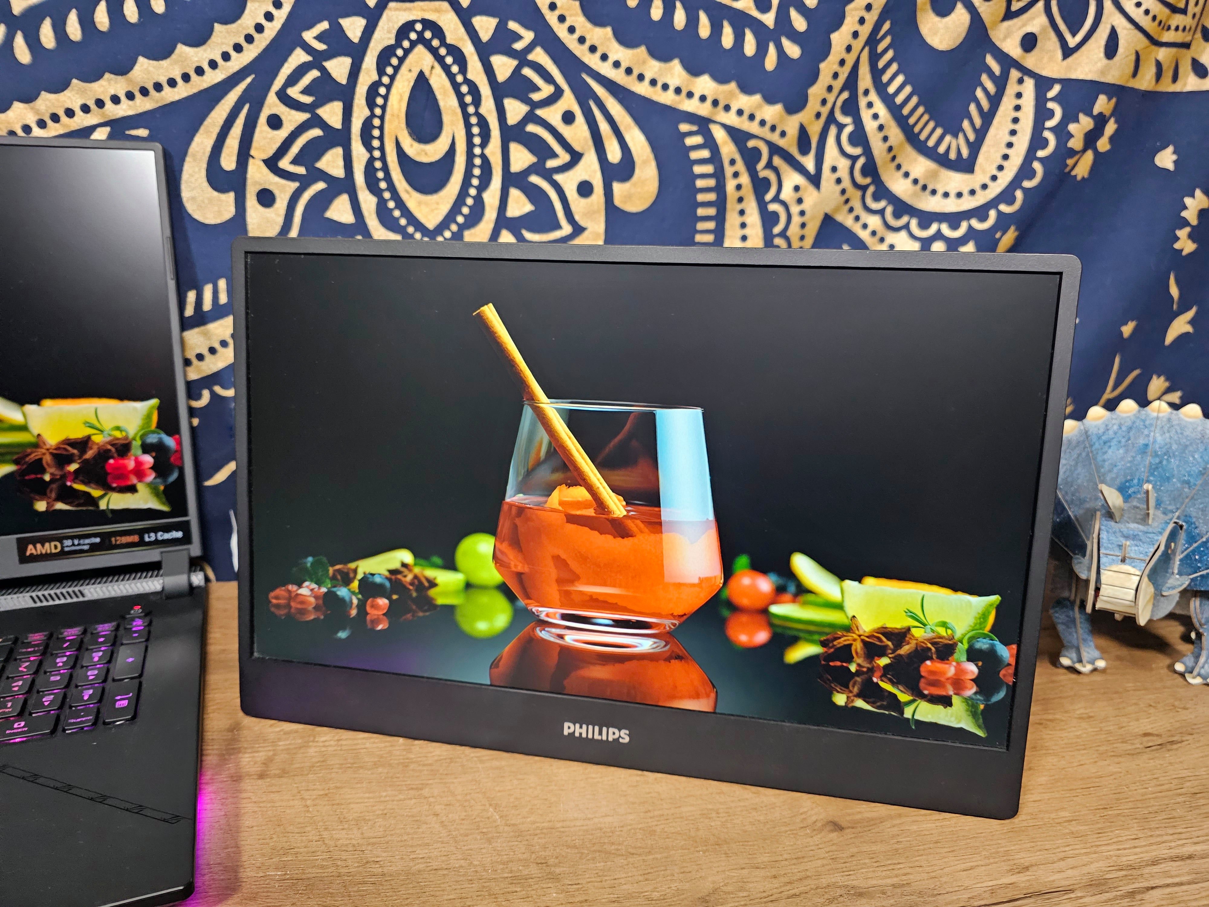 Le moniteur portable Philips 16B1P3302D. ©Matthieu Legouge