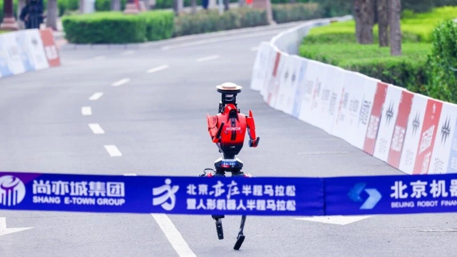 Le robot Honor gagnant du semi-marathon de Pékin. © Shanhui Zhang / Facebook