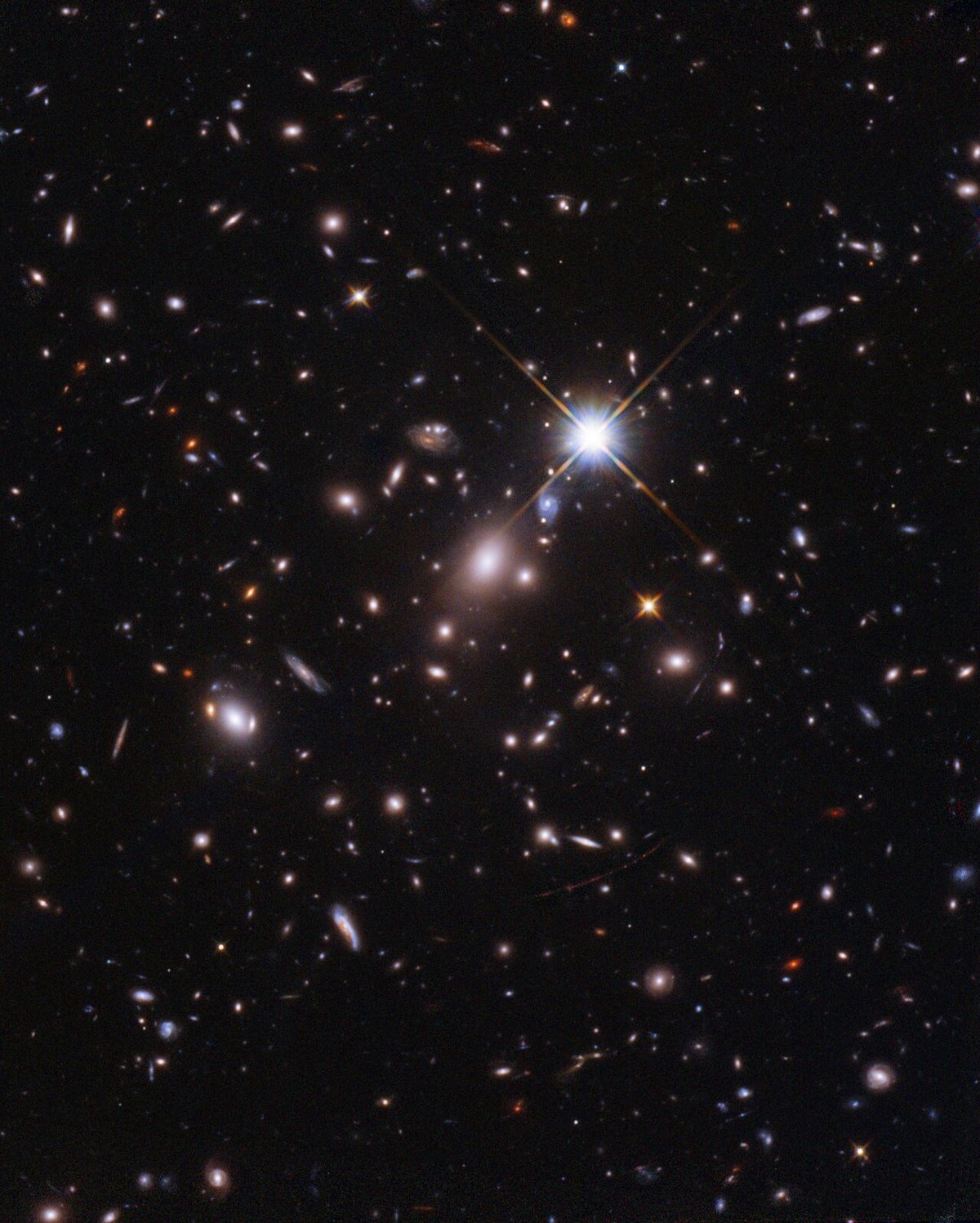 Le cliché "général" de Hubble laisse apercevoir de nombreuses galaxies, dans une poésie toute universelle... © NASA, ESA, B. Welch (JHU), D. Coe (STScI), A. Pagan (STScI)