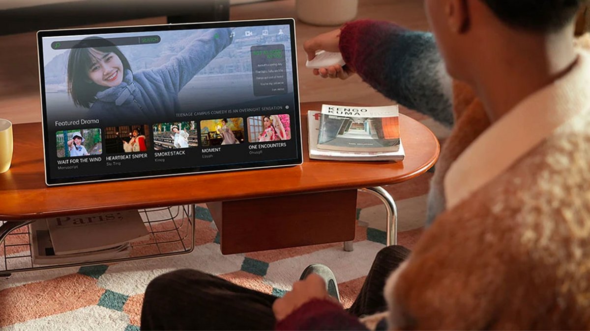 Avec sa batterie 5 000 mAh, cette TV portable offre une autonomie suffisante pour un usage nomade ponctuel, à la maison ou en déplacement. ©KTC