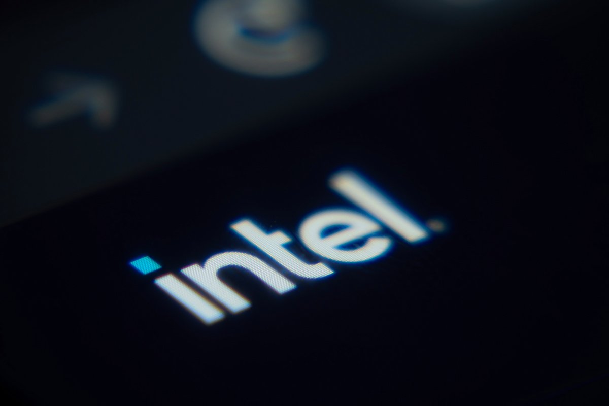 Intel a quitté la DRAM par nécessité, il y revient par opportunisme, et l’IA sert d’excuse parfaite. © Shutterstock