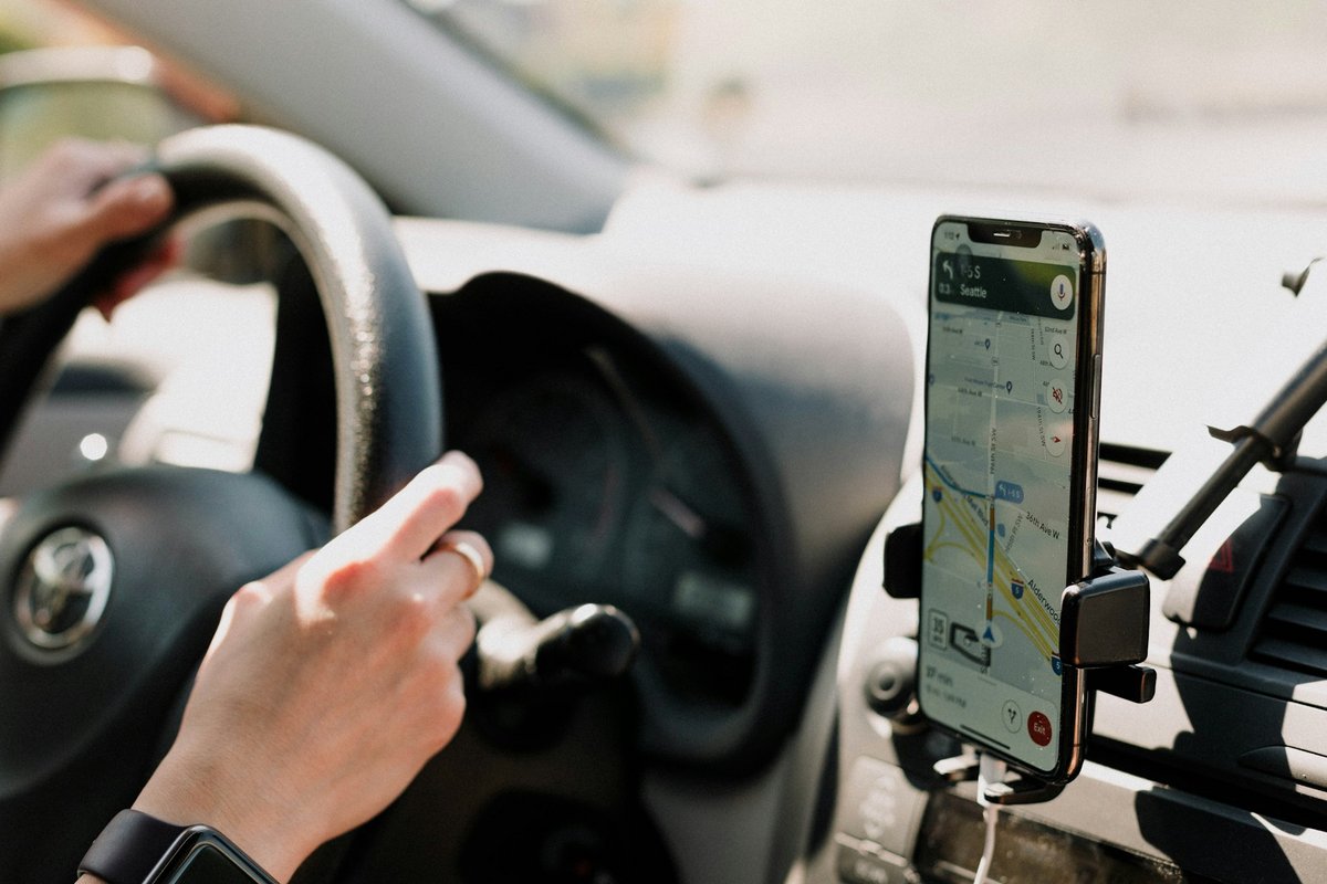 L'ajout d'arrêt simplifié dans Google Maps pour Android Auto © Priscilla Du Preez / Unsplash