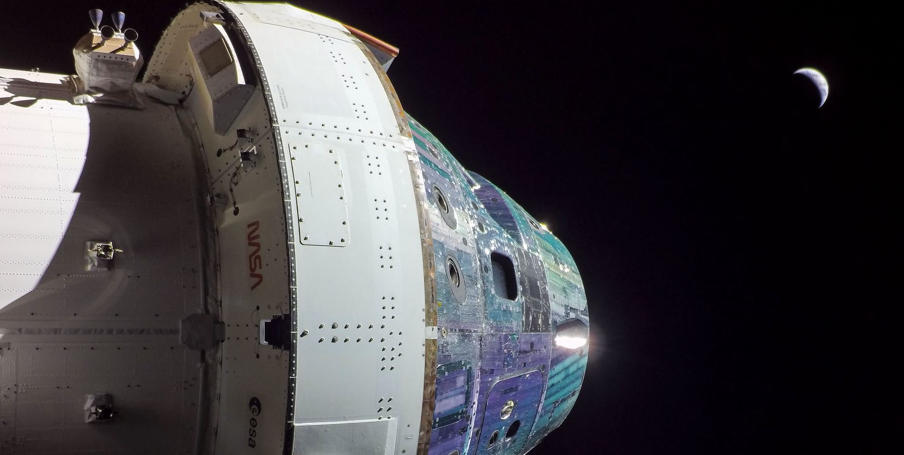 La capsule Orion peut désormais se tourner vers son dernier objectif : la Terre. Crédits : NASA/ESA