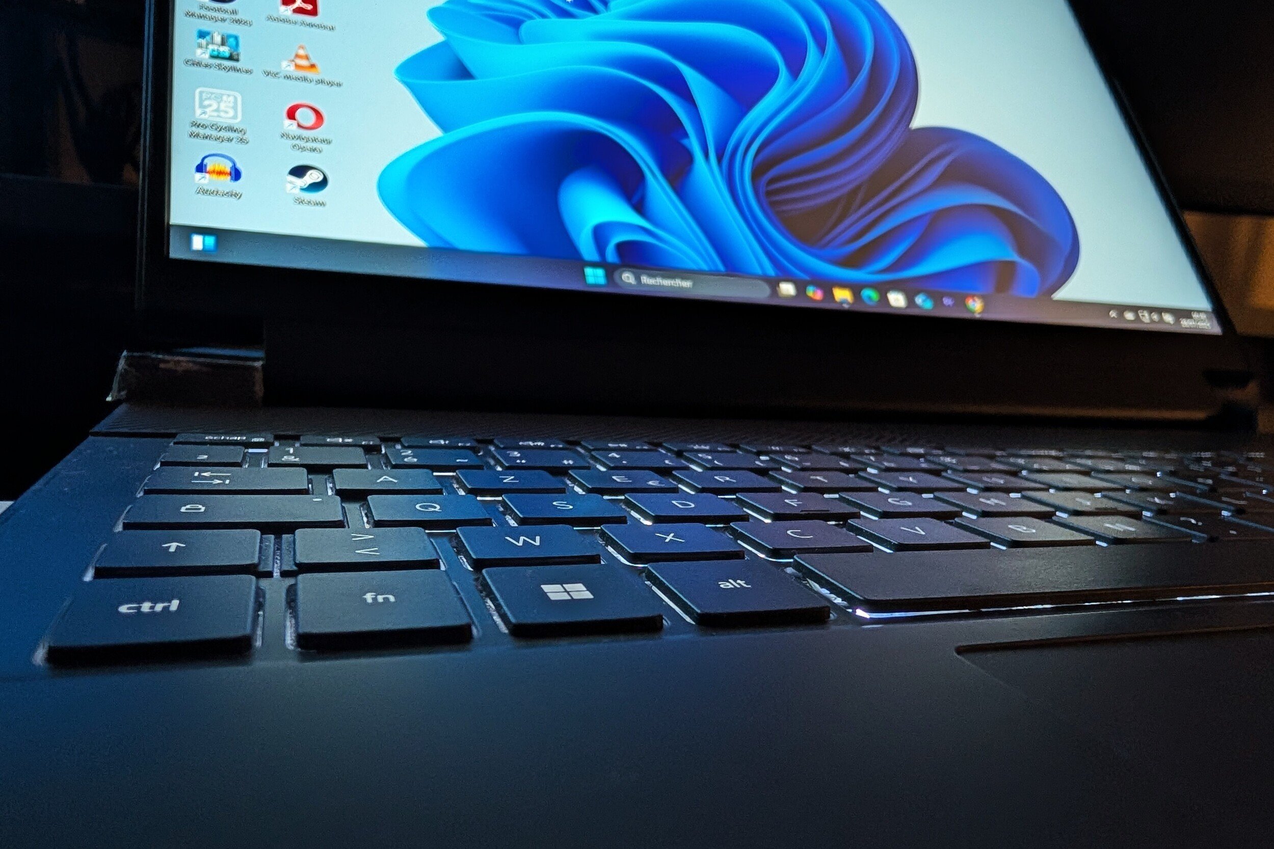 La notification de mise à jour vers Windows 11 est apparue de manière inattendue sur des PC pourtant jugés obsolètes. © Alexandre Boero / Clubic