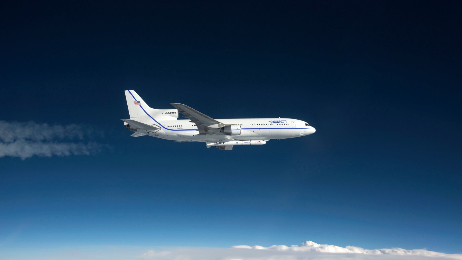 La fusée Pegasus accrochée à l'avion. ©Northrop Grumman