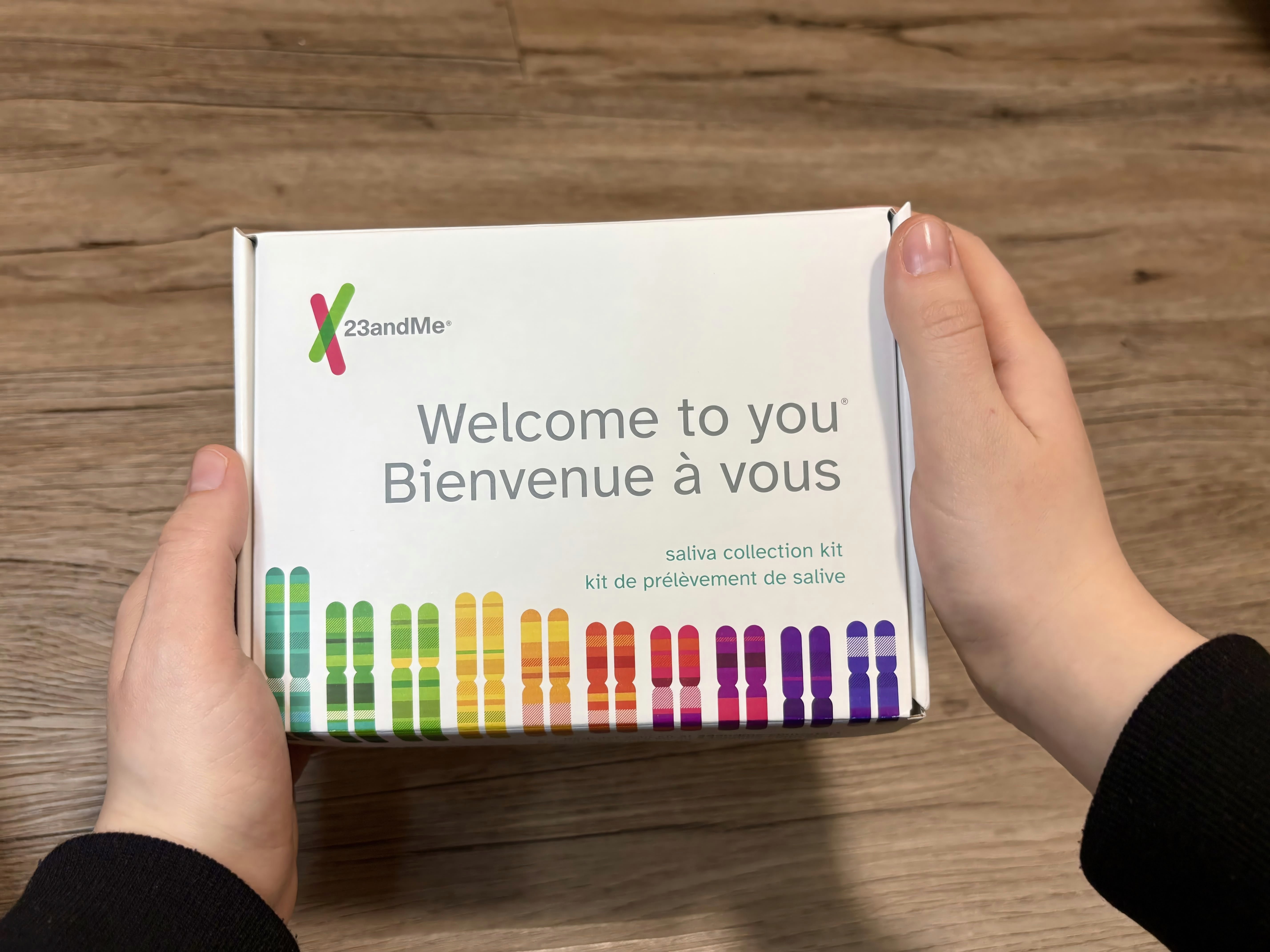 Un kit de prélèvement de salive 23andMe. © Shutterstock