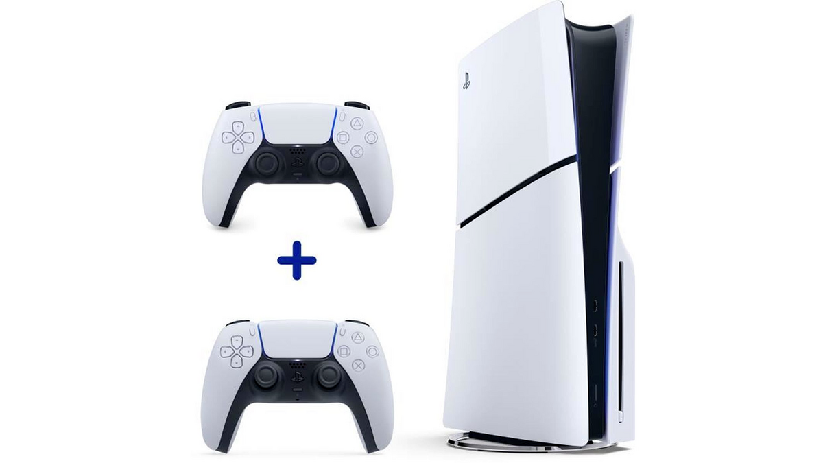 La PS5 Slim avec deux manettes