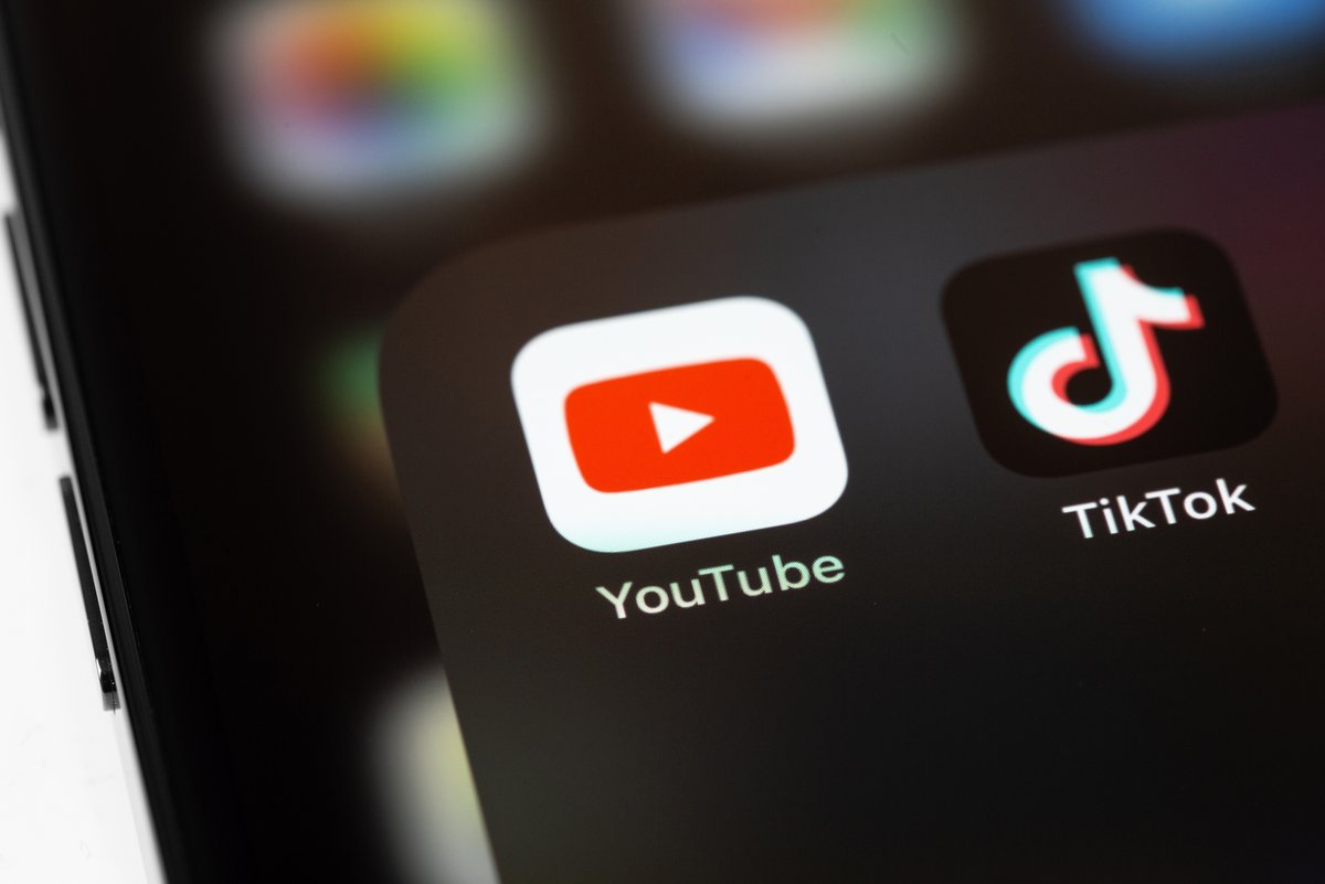 Les logos YouTube et TikTok © Primakov / Shutterstock.com