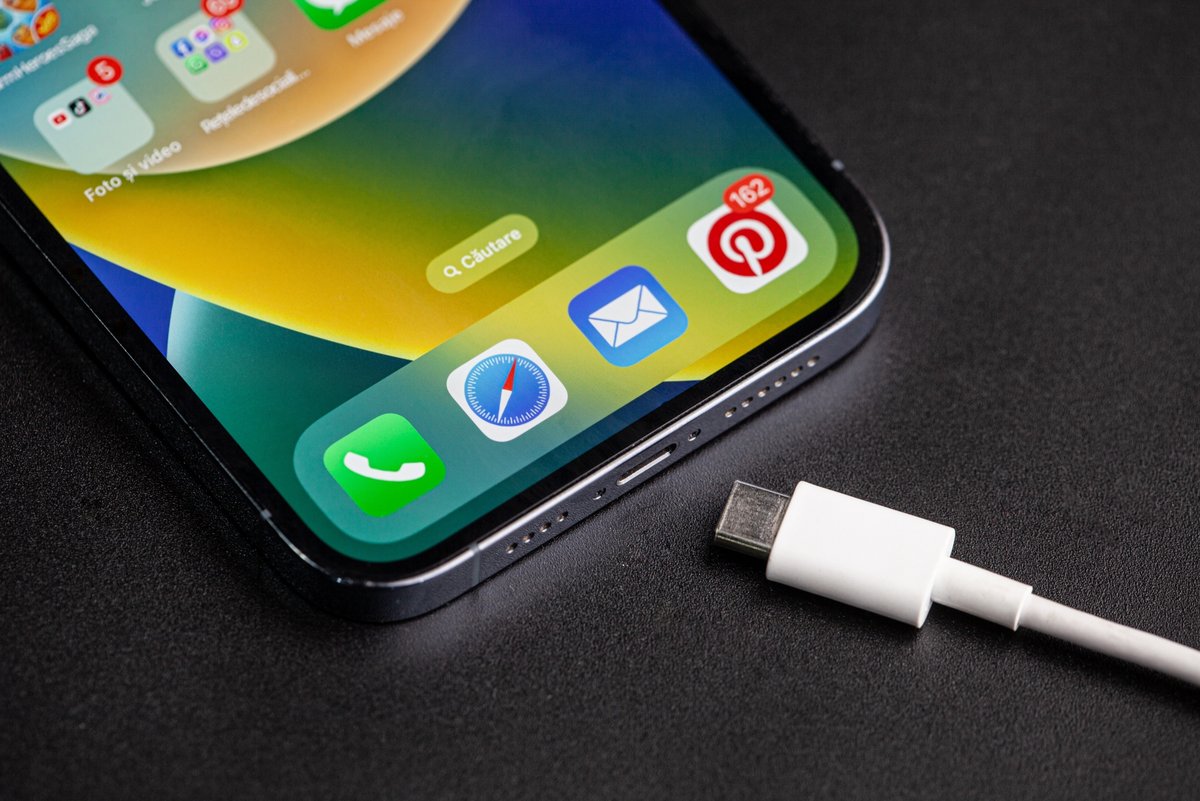 Le contrôleur USB-C de votre iPhone peut être hacké (avec quand même beaucoup de volonté) © Bucsa Nicolae / Shutterstock