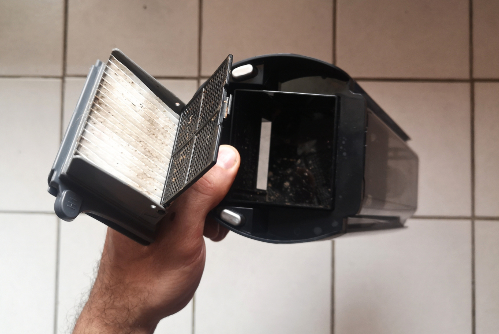 Voici à quoi ressemble le filtre de votre aspirateur laveur lorsqu'il est juste légèrement encrassé... © Clubic 