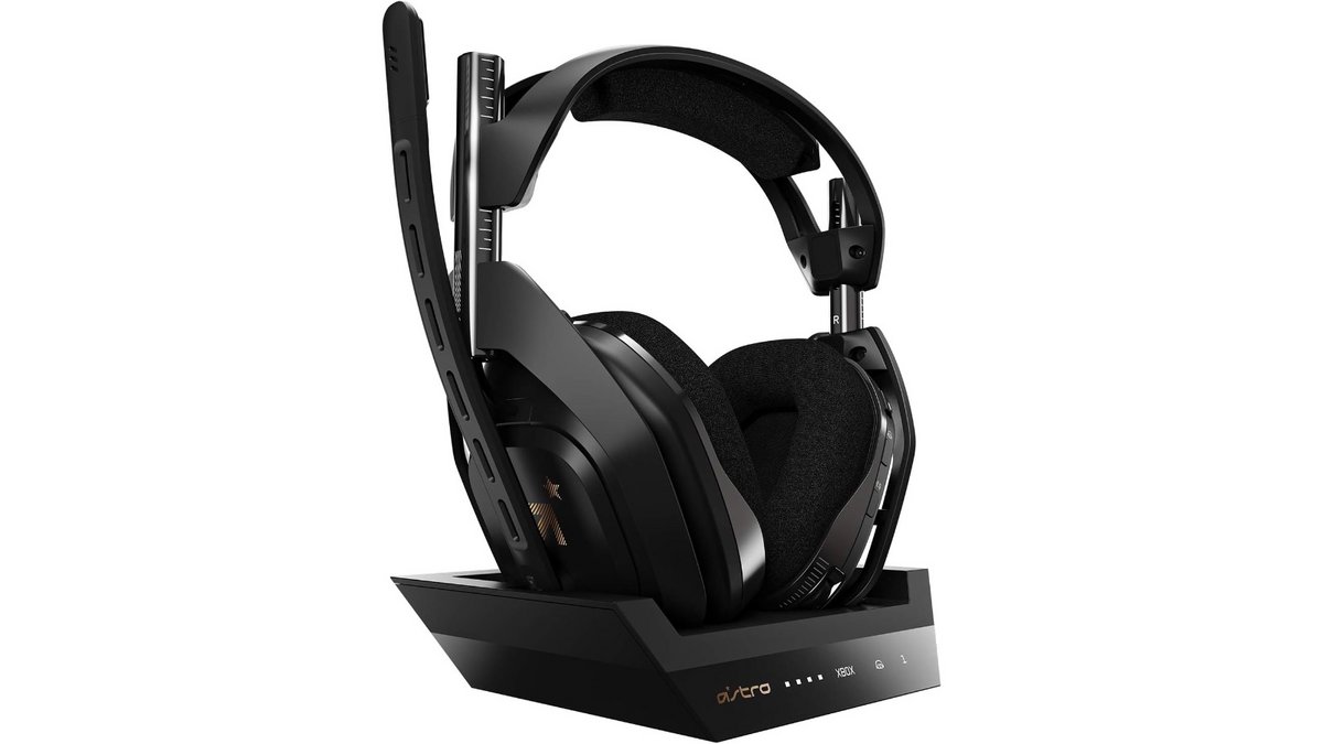 Le casque Logitech Astro A50 et sa station d'accueil