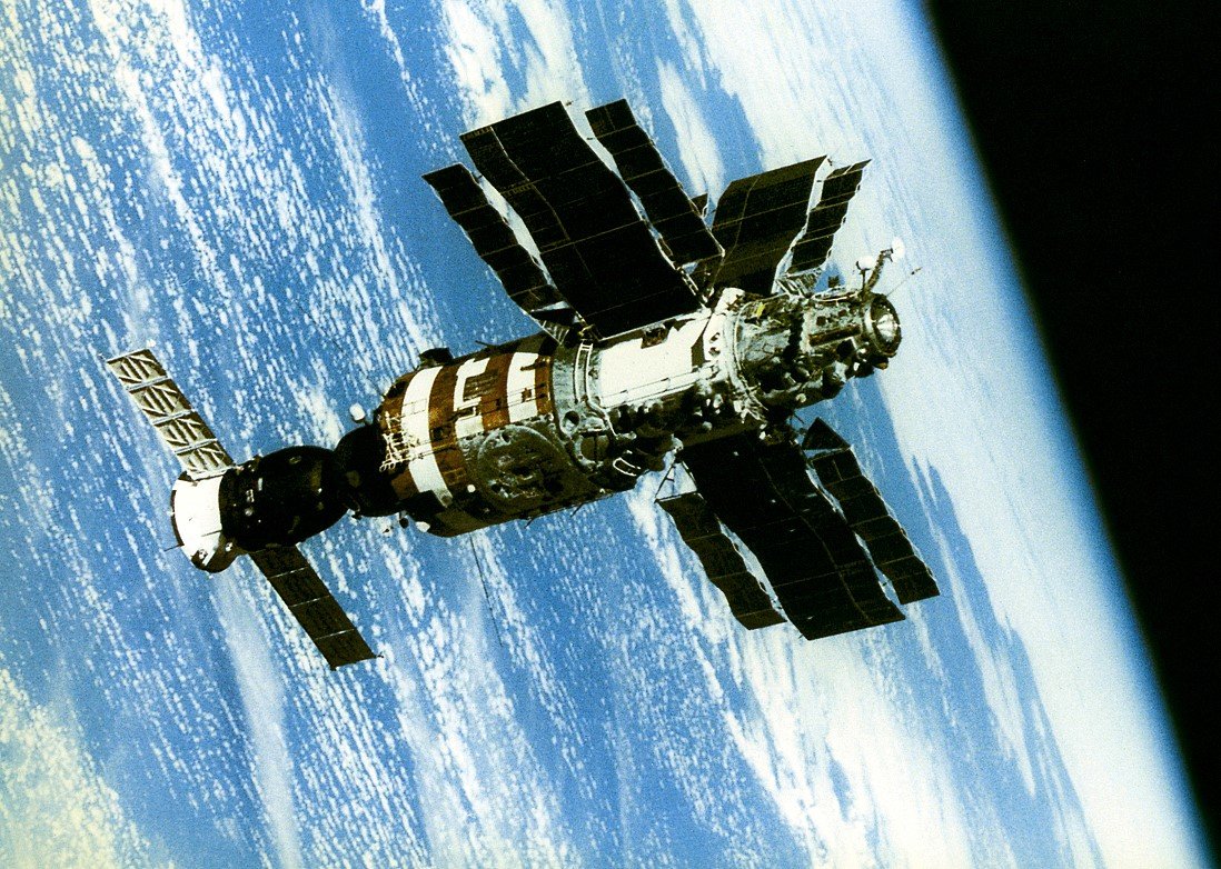 Bonne chance pour tout tronçonner et ranger ça dans une soute de navette... Crédits URSS/N.A. via Spacefacts.de