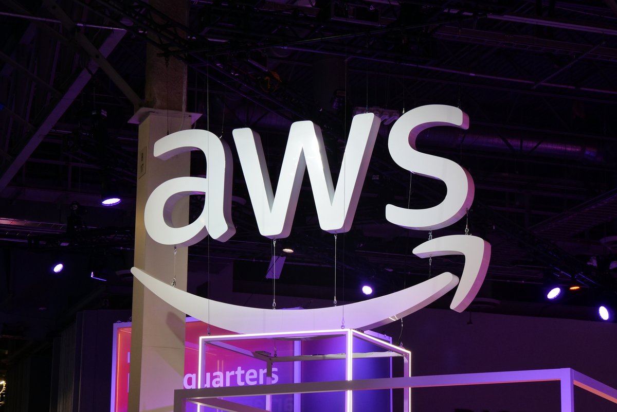 Le logo AWS, ici au AWS re:Invent 2022, à Las Vegas © Alexandre Boero pour Clubic