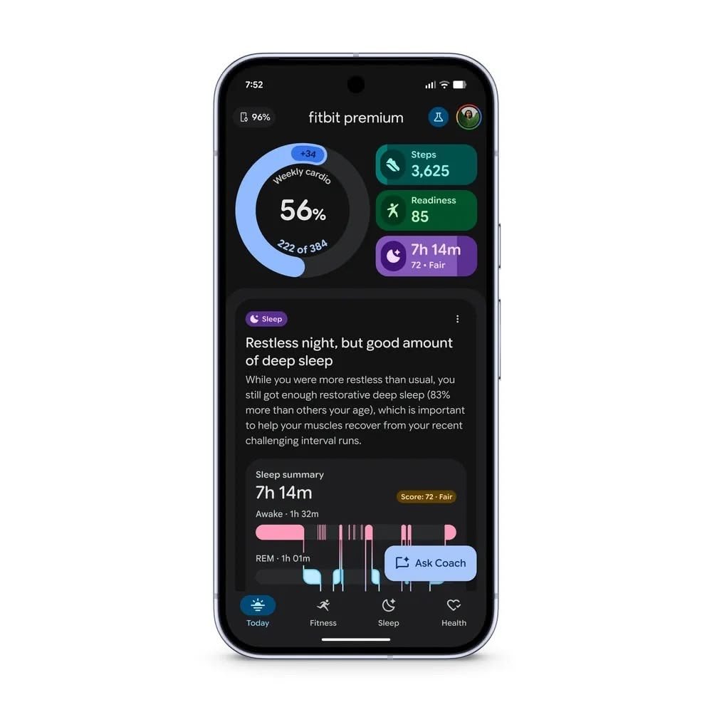 Ce nouveau coach IA s'assortie d'une application Fitbit revue. © Google
