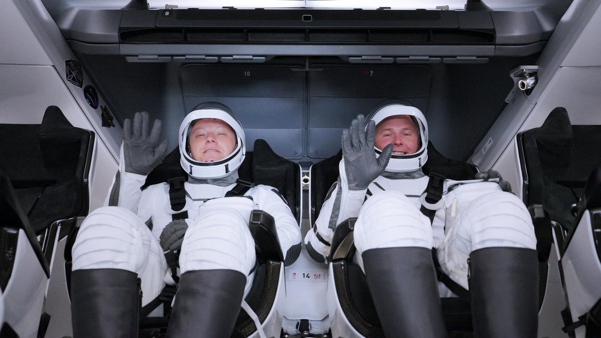 Les sièges de gauche et droite sont inoccupés... Pour le décollage. © spaceX