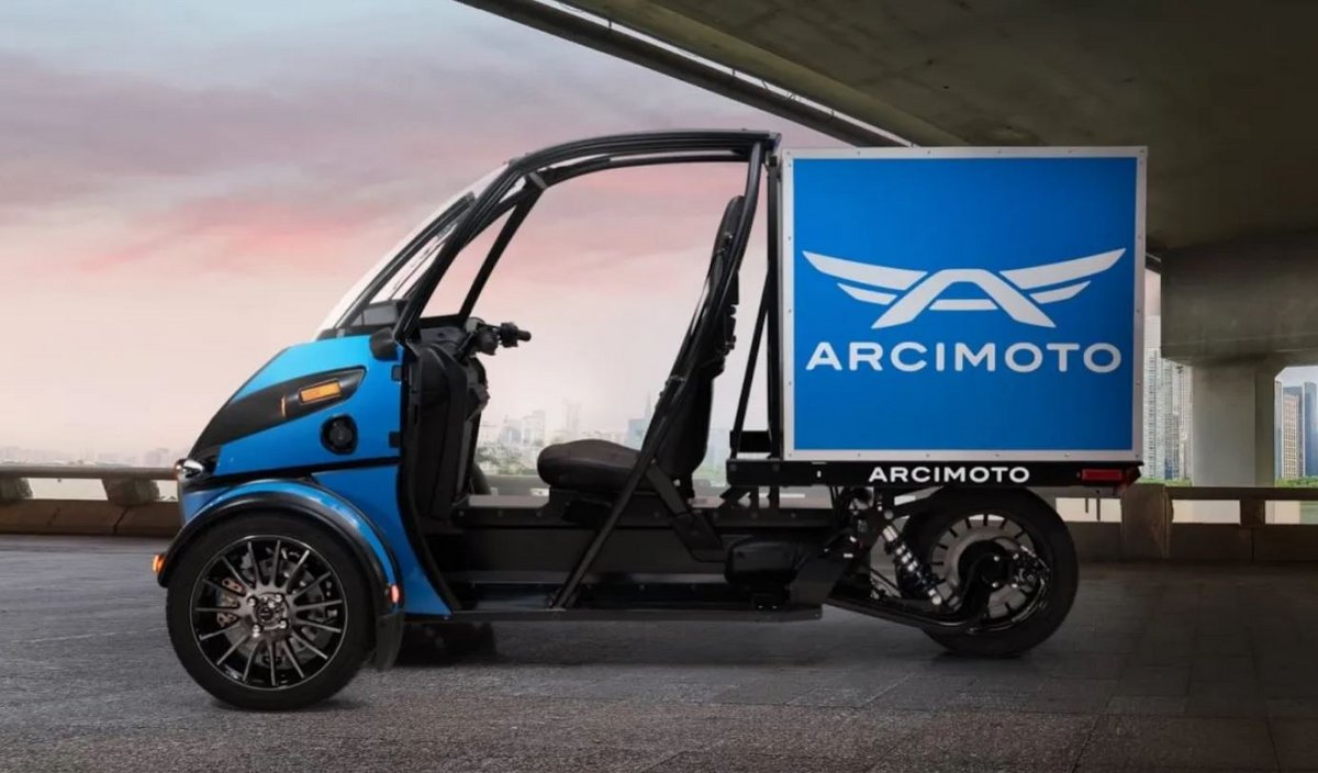 © Arcimoto