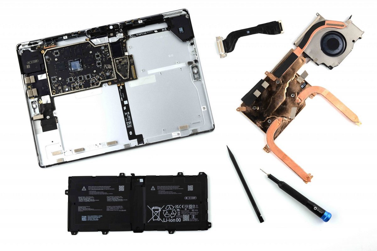 Le démontage du Surface Laptop 10 par iFixit s'est déroulé sans encombre. © iFixit