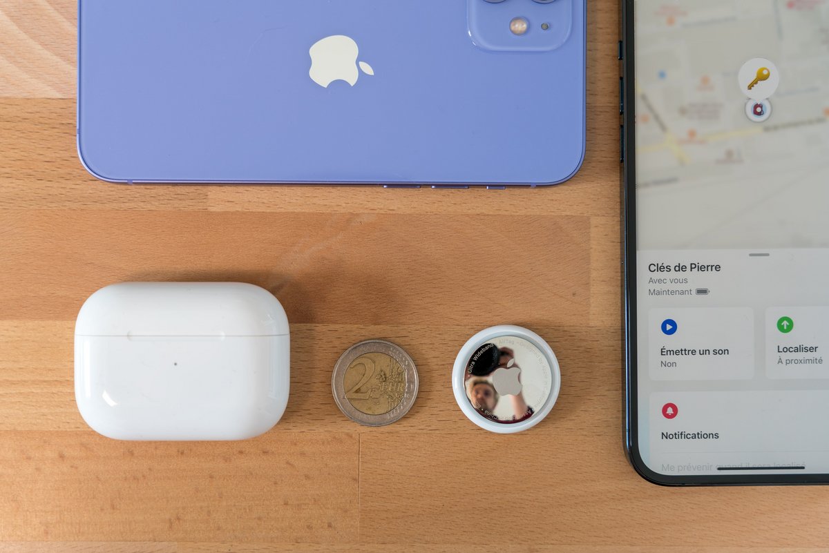 Le AirTag est un tracker plutôt compact. © Pierre Crochart pour Clubic