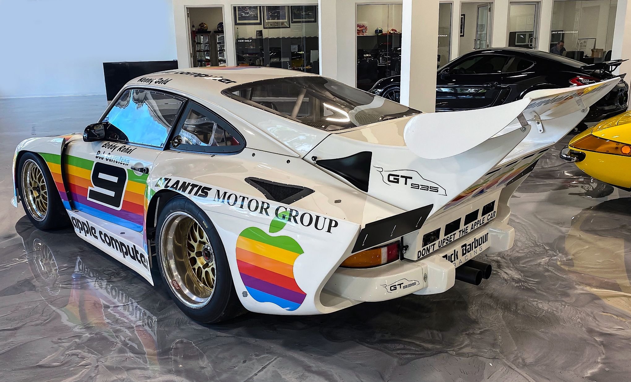 Porsche 935 Apple Computer
