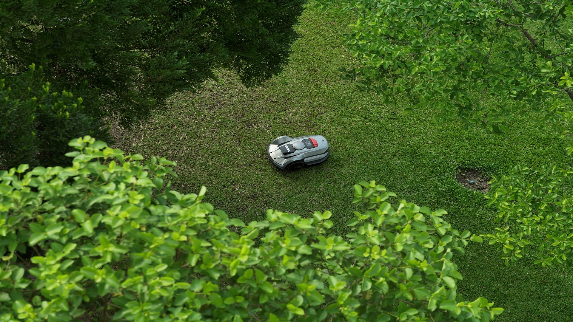 Le système de positionnement par satellite du Sunseeker Elite X7 peut couvrir jusqu'à 20 000 m2 de terrain. ©Sunseeker