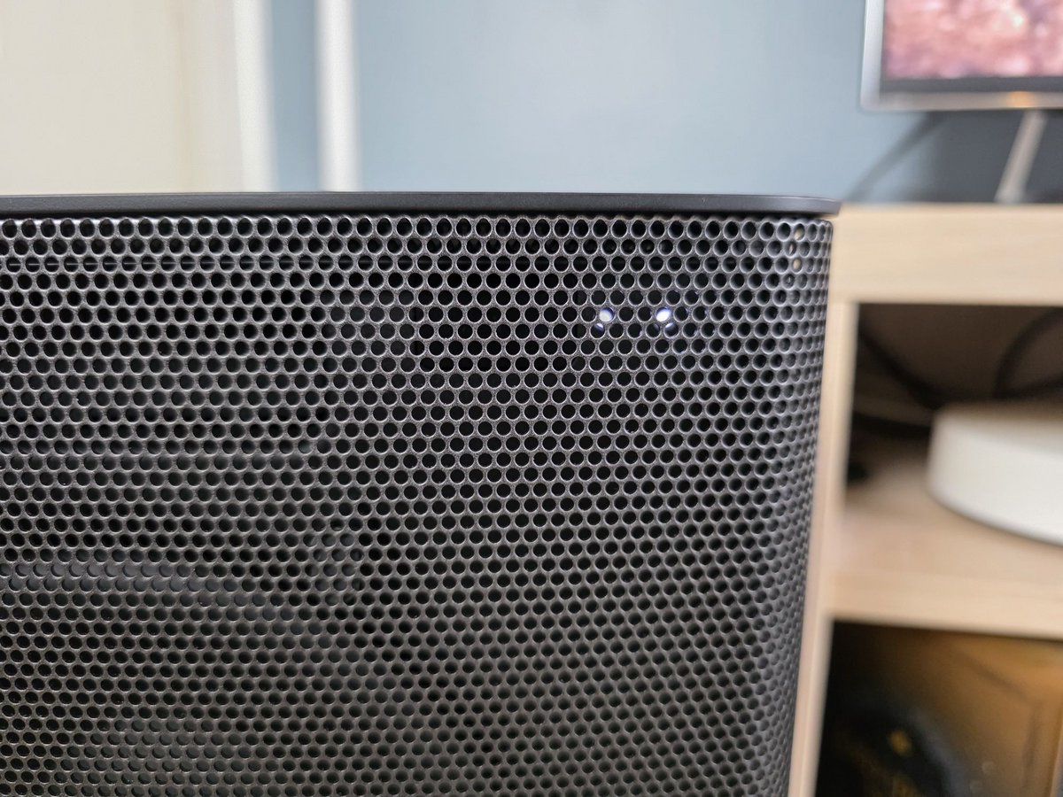  Plus qu'épurée, l'interface intégrée se résume un bouton on/off et deux diodes © Guillaume Fourcadier pour Clubic