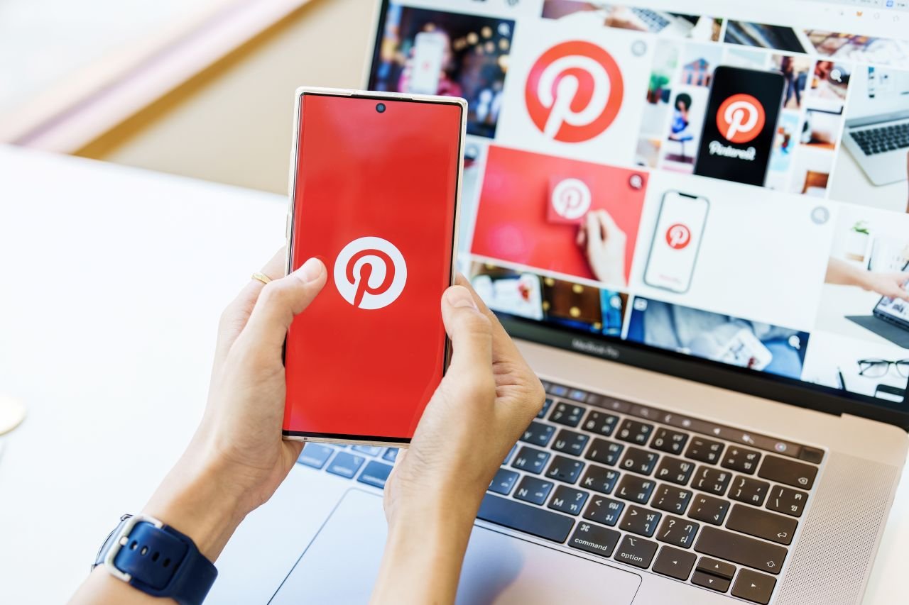 Sur Pinterest, tous les comptes des moins de 16 ans sont privés par défaut - ©Jirapong Manustrong / Shutterstock