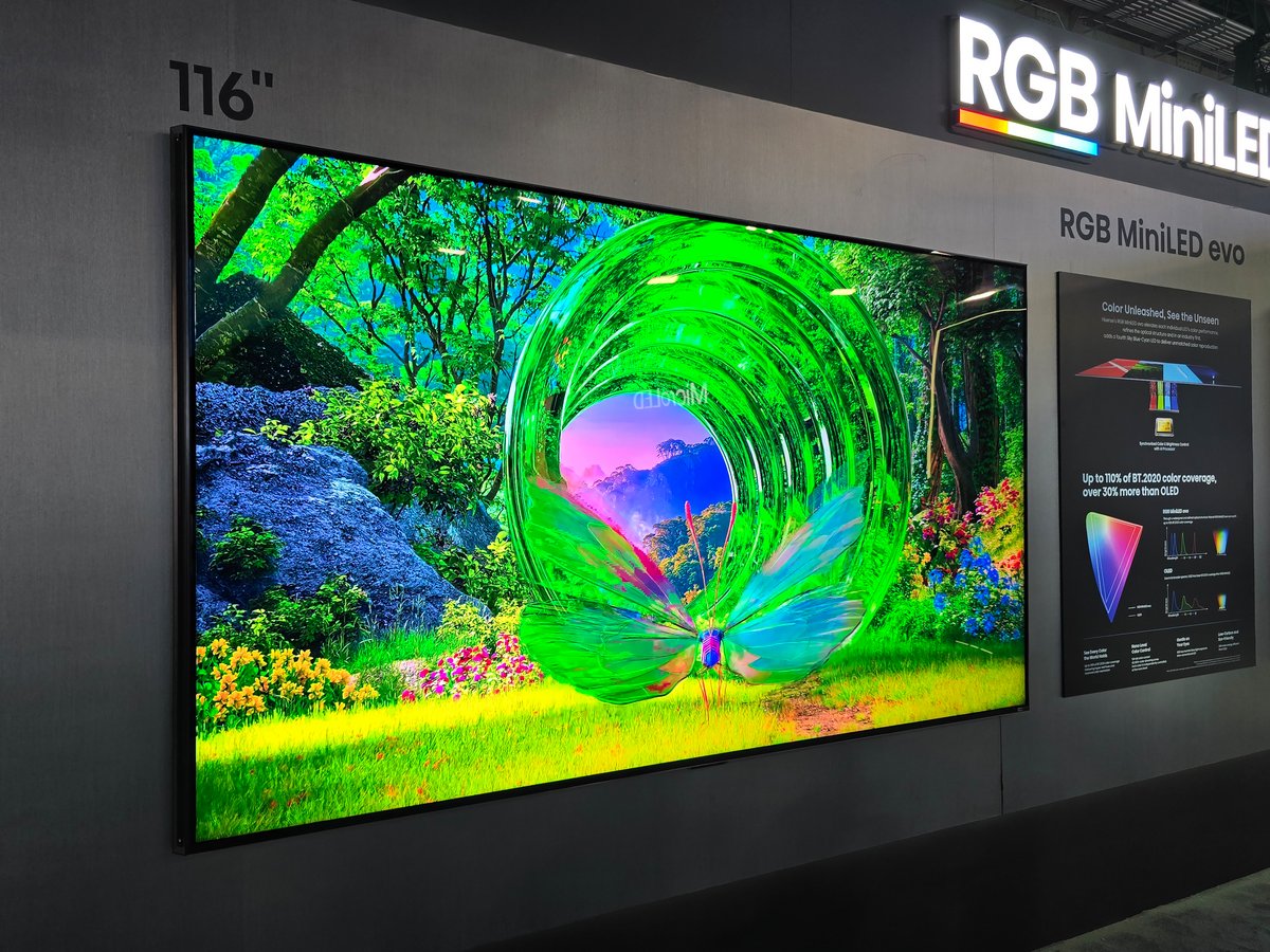 Le 116UX evo, vient ajouter une MiniLED cyan à son rétroéclairage. © Matthieu Legouge