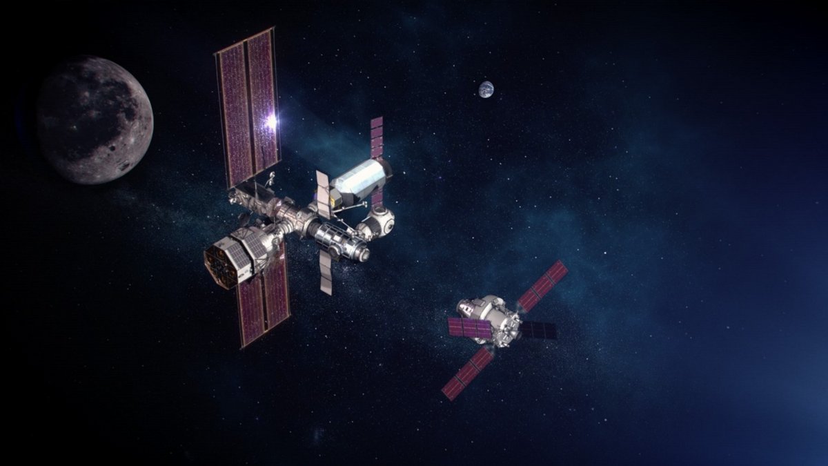 La future passerelle, à gauche, et la capsule Orion, à droite (© NASA)