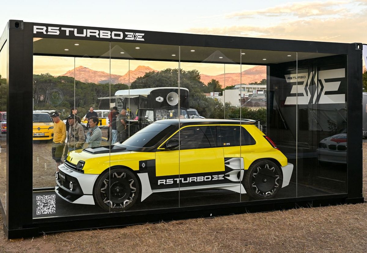 La R5 Turbo 3E aux couleurs historiques de feu Renault Sport. ©Renault