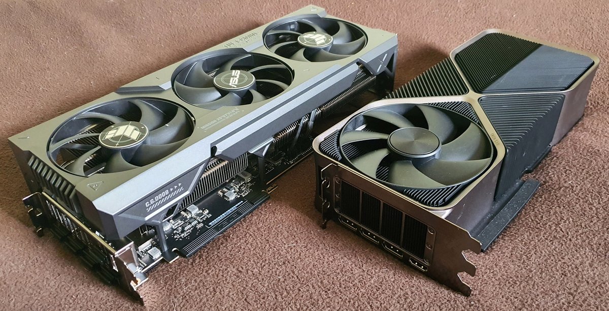 La RTX 4090 FE ferait presque « petite » à côté de la TUF Gaming © Nerces