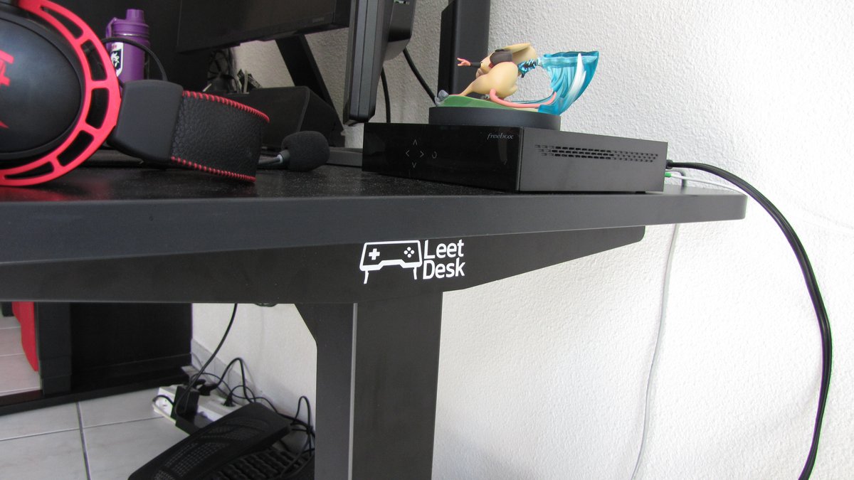 La finition (en noir) est assez sobre pour un bureau gamer.