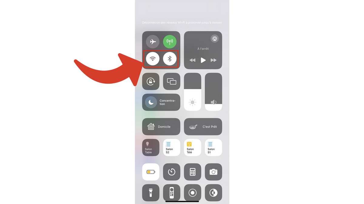 Wi-Fi et Bluetooth désactivés dans le Centre de contrôle de l'iPhone © Clubic