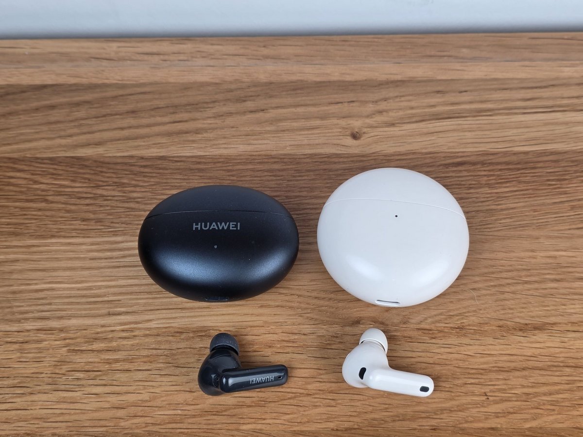  Alors que Huawei était habitué, sur sa gamme Freebuds i, à des boitier ovoides, les Freebuds 7i adoptent un format rond © Guillaume Fourcadier pour Clubic