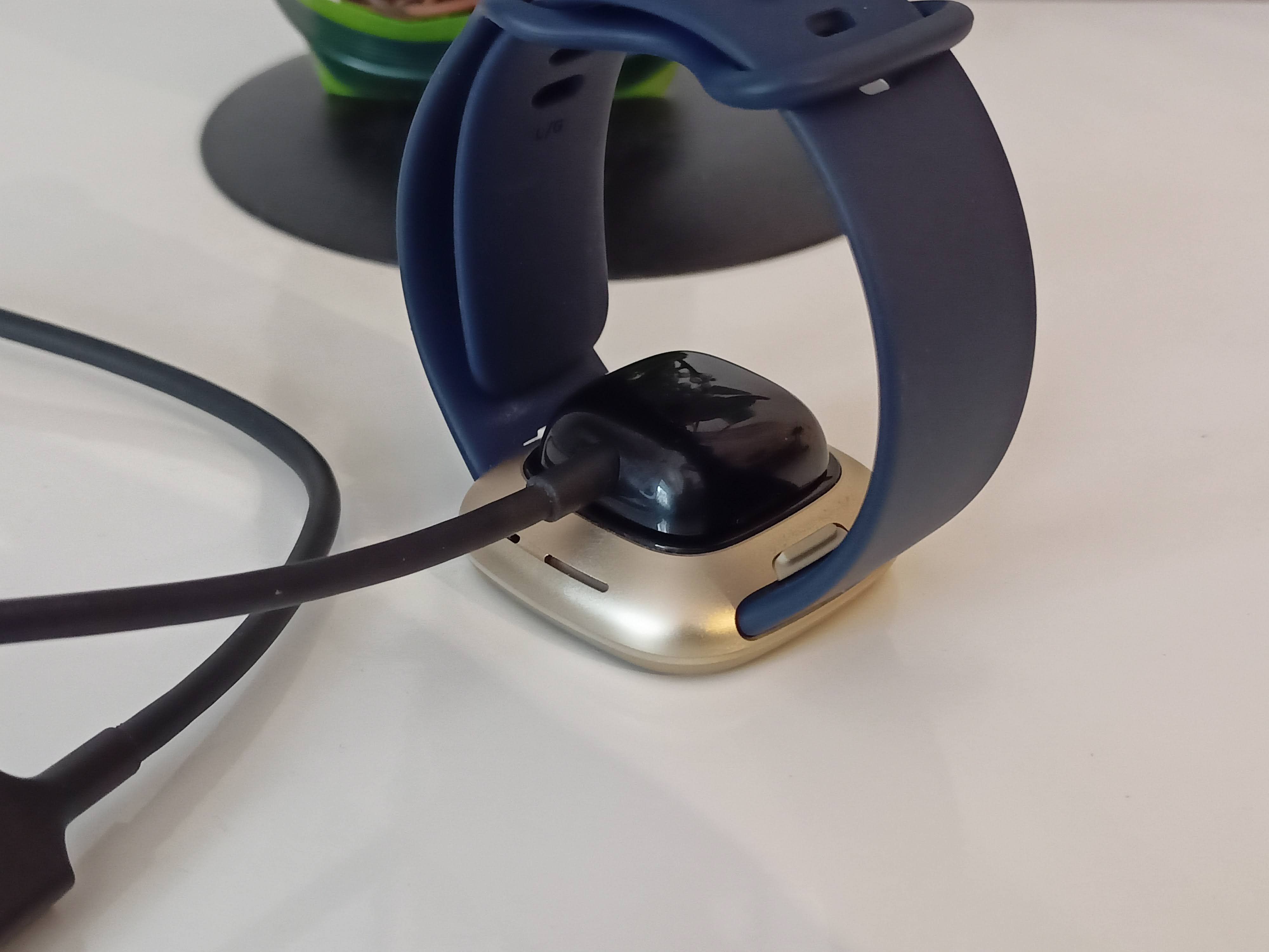 Test Fitbit Versa 3 : la montre sport orientée coaching et fitness