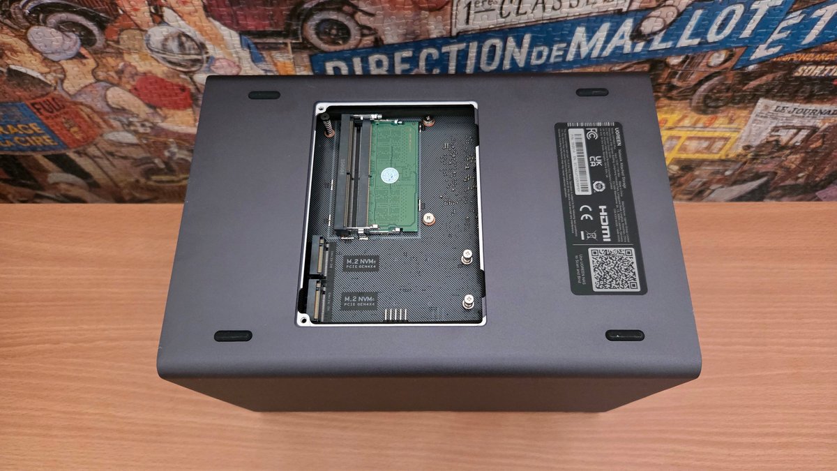Certes sous le NAS, l'accès à la RAM et aux SSD reste simple. ©Nerces pour Clubic